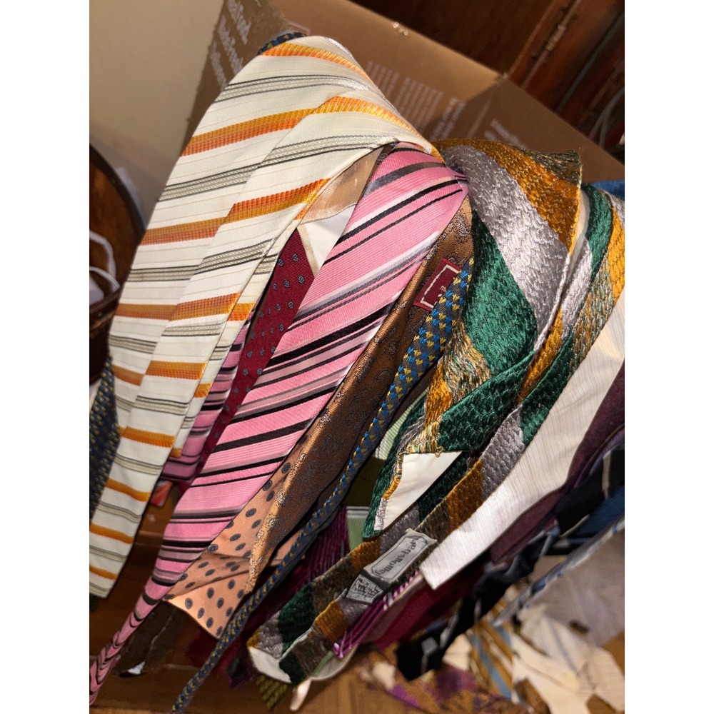 Assorted Mens Necktie Bundle Vintage Designer Mixed Silk Striped Geometric Lot - Picture 4 of 4